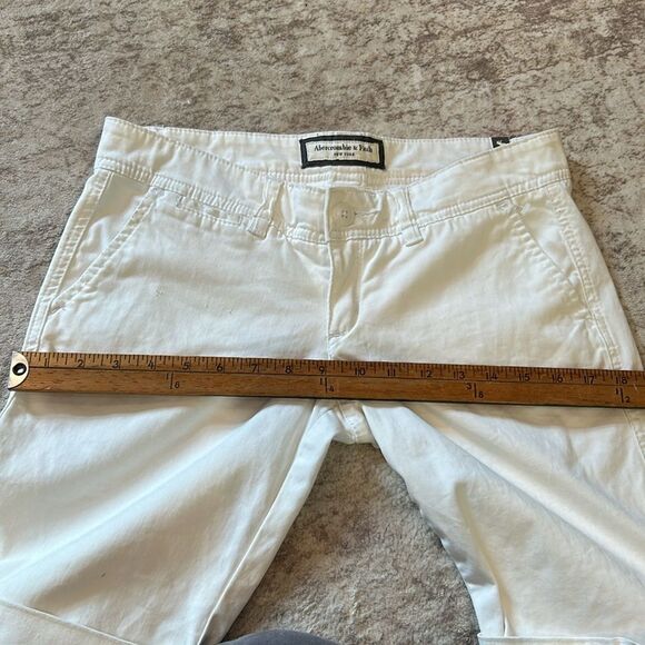 Abercrombie and Fitch new white Bermuda 0 - Picture 7 of 8